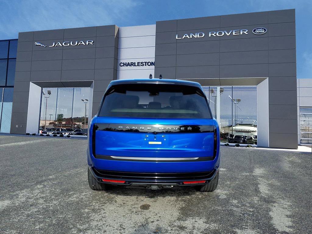 Used 2025 Velocity Blue SV Bespoke Ultra Gloss Land Rover SE image 4