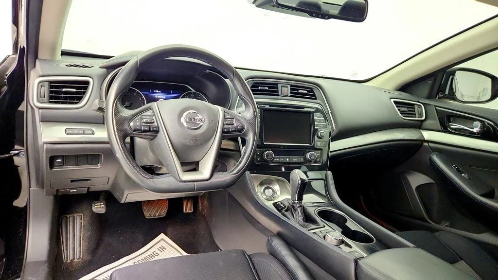 Used 2020 Super Black Nissan S 3.5L image 10