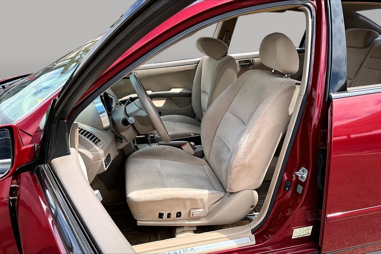 Used 2004 Red Opulence Metallic Nissan SE image 7