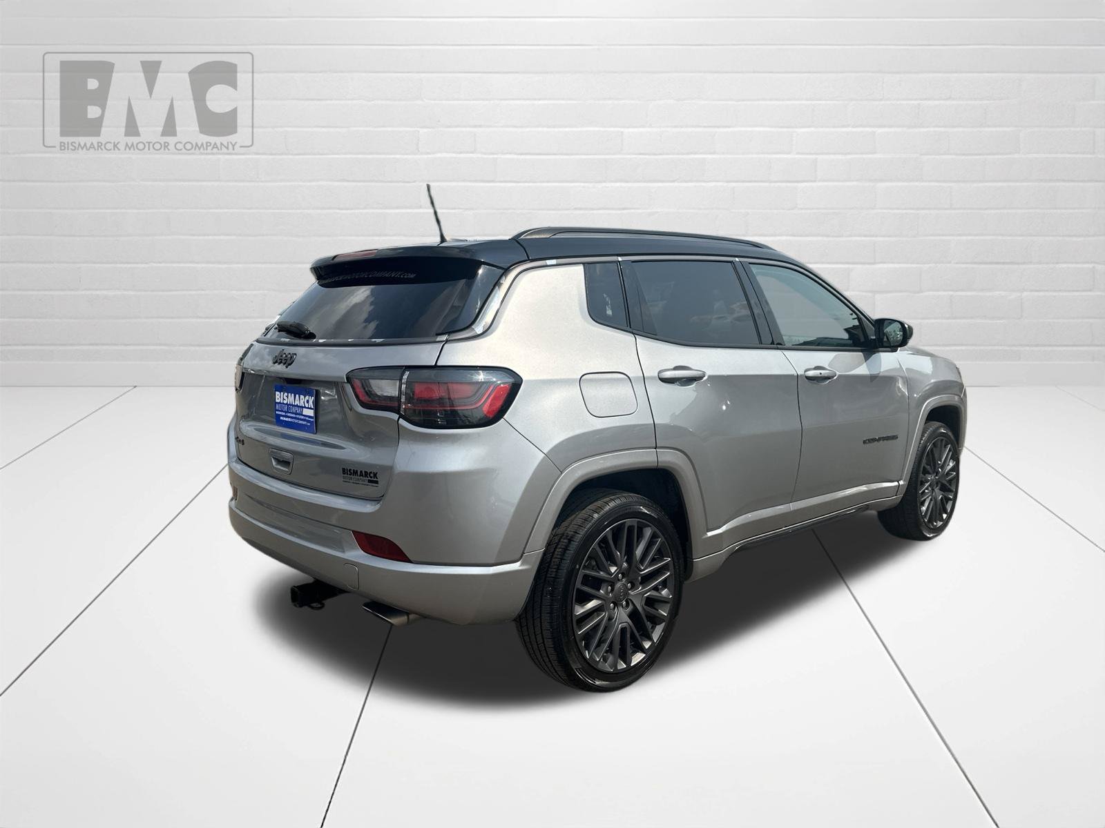 Used 2022 Silver Jeep Limited High Altitude image 3