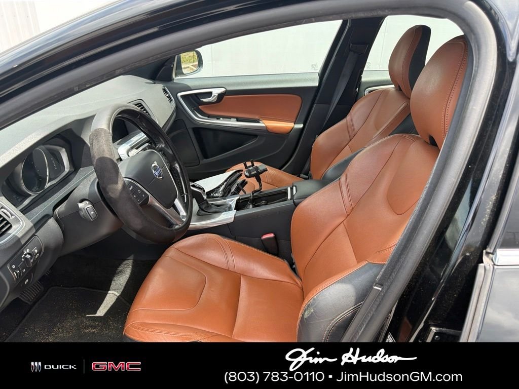 Used 2016  Volvo T5 Premier image 3