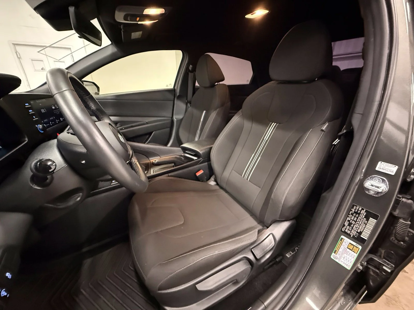 Used 2025 Gray Hyundai SEL Sport image 18