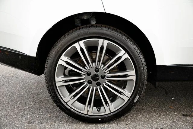 New 2026 Fuji White Land Rover SE image 12