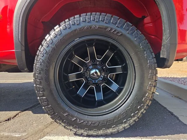 Used 2022 Red GMC SLT image 25