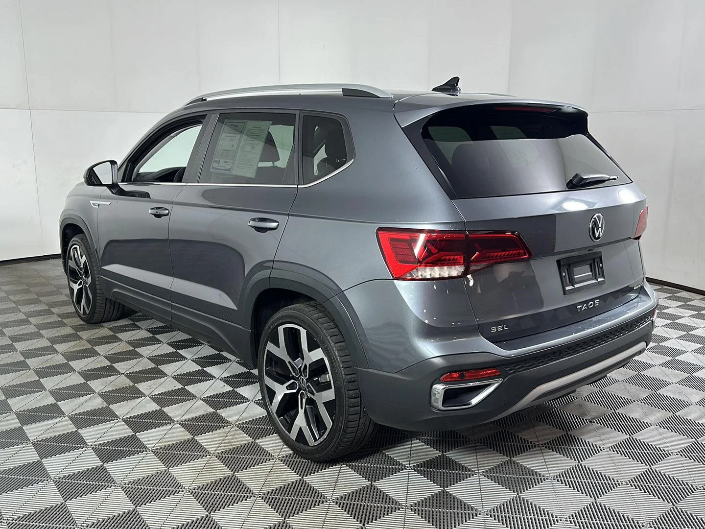 Used 2022 Platinum Gray Metallic Volkswagen SEL image 7