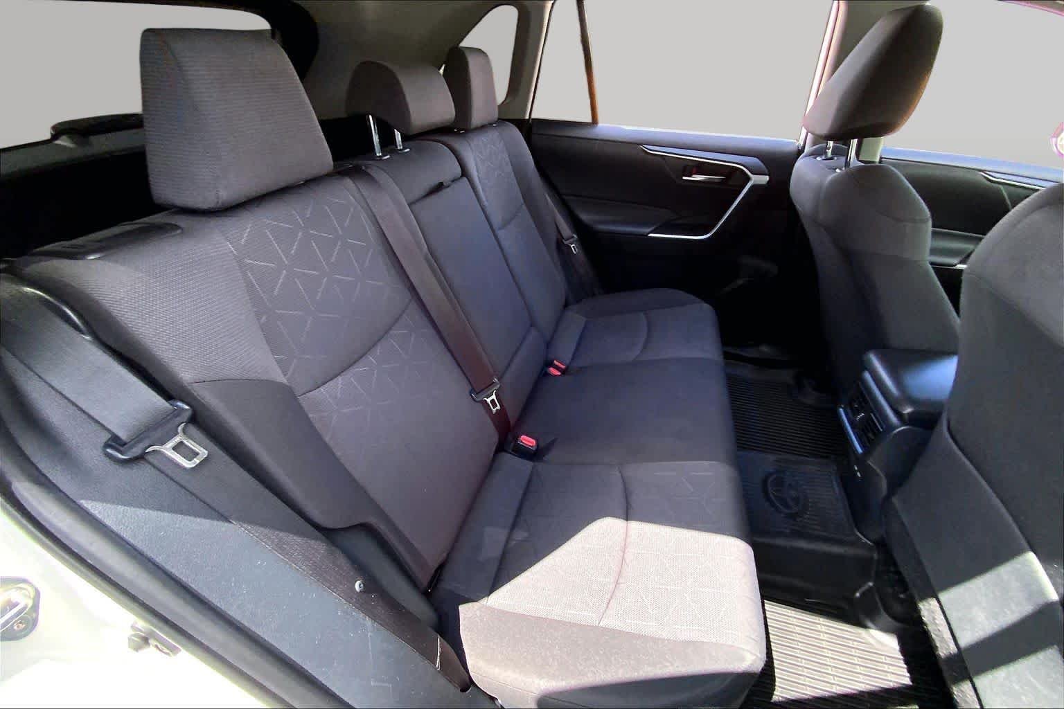 Used 2025 Ice Cap Toyota Hybrid XLE image 17