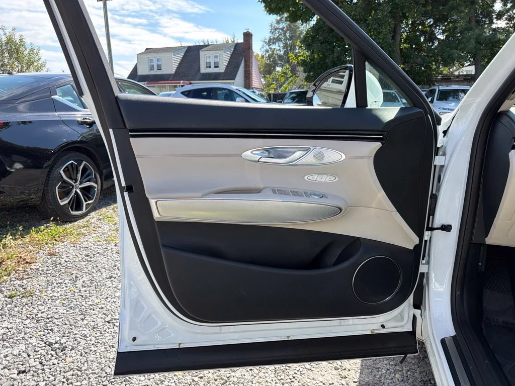 Used 2024 White Genesis 2.5T image 29