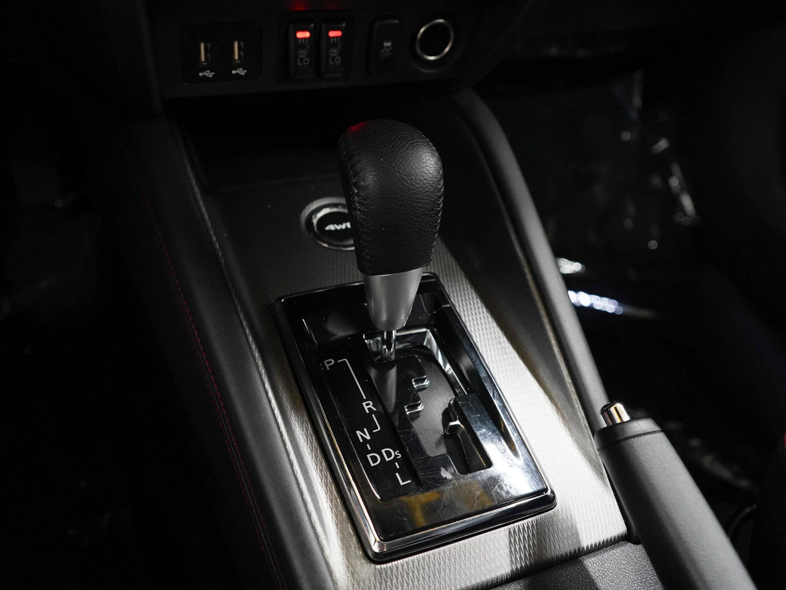 Used 2024 Black Mitsubishi SE image 22