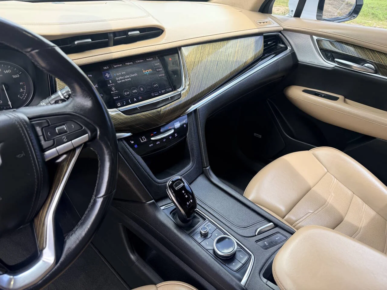 Used 2021 White Cadillac Premium Luxury 4x4 4dr SUV image 20