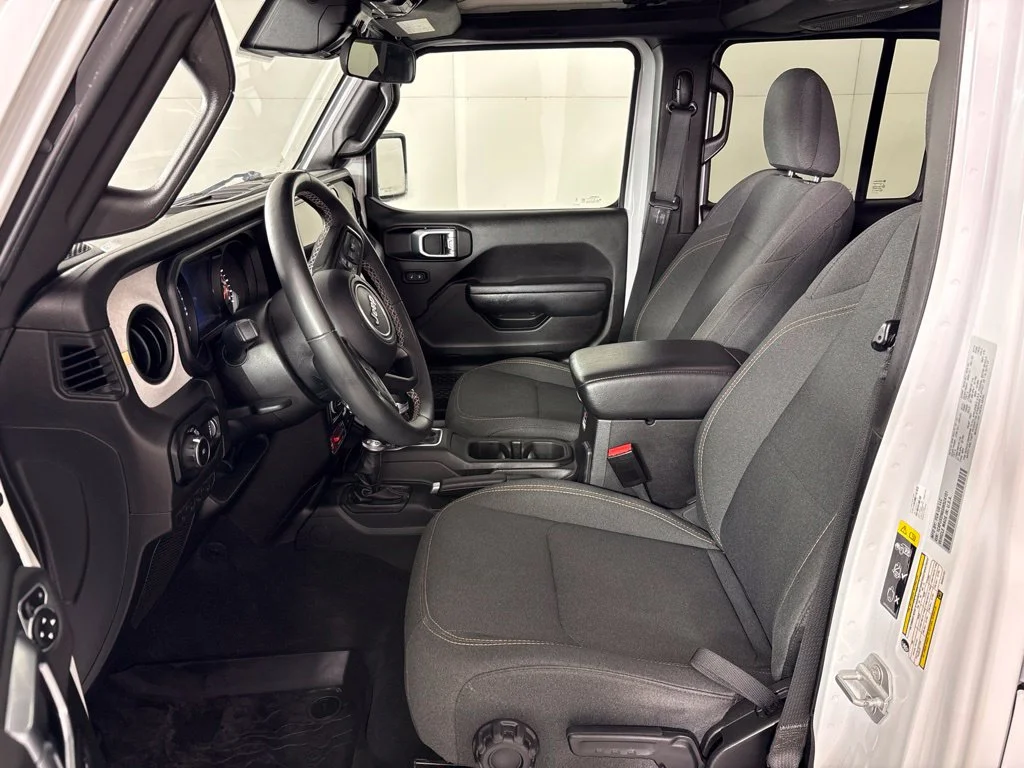 Used 2025 White Jeep Willys image 27