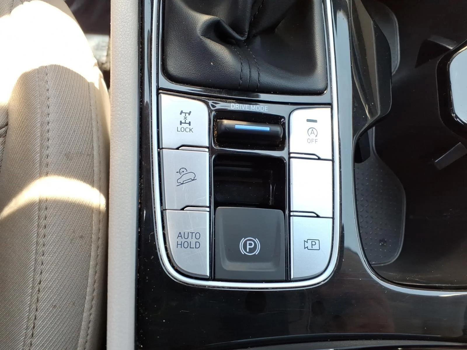 Used 2025 Atlantis Blue Hyundai SEL image 6