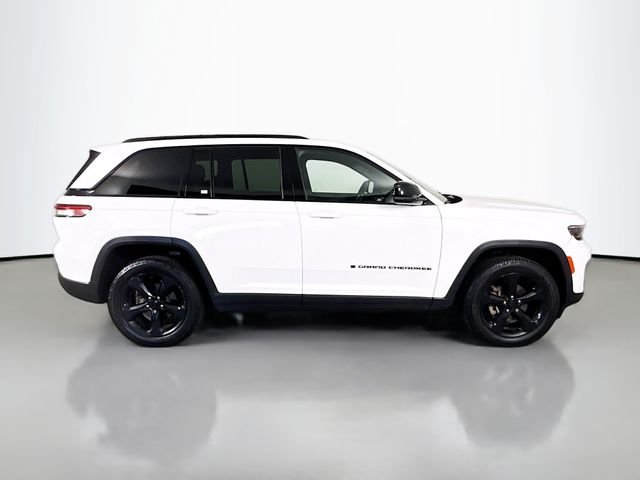 Used 2023 White Jeep Altitude X image 8
