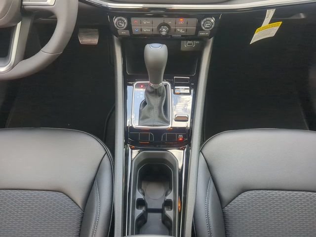 New 2026 Hydro Blue Pearl-Coat Exterior Paint Jeep Latitude image 21