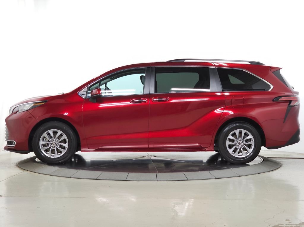 Used 2022 Pearl Toyota XLE image 6