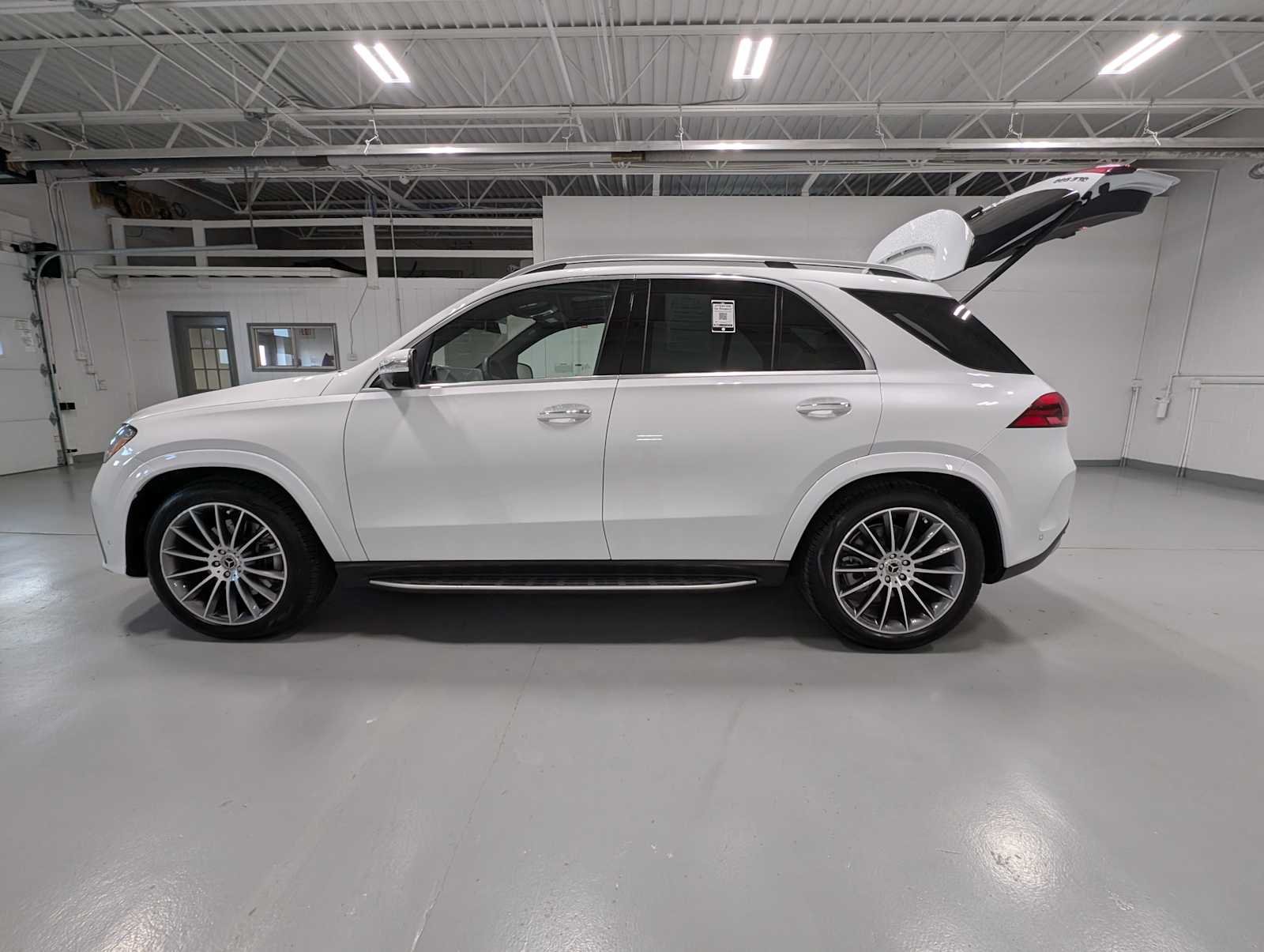 Certified Used 2026 MANUFAKTUR Moonlight White Metallic Mercedes-Benz GLE 580 image 12