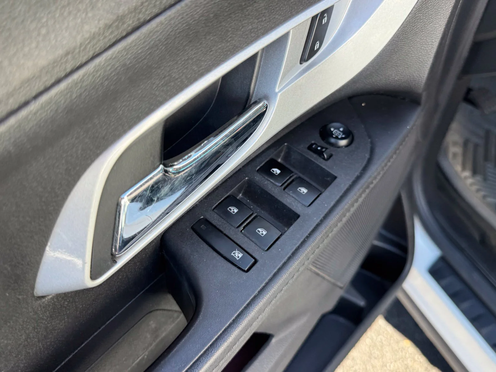 Used 2013 White Chevrolet LS image 12