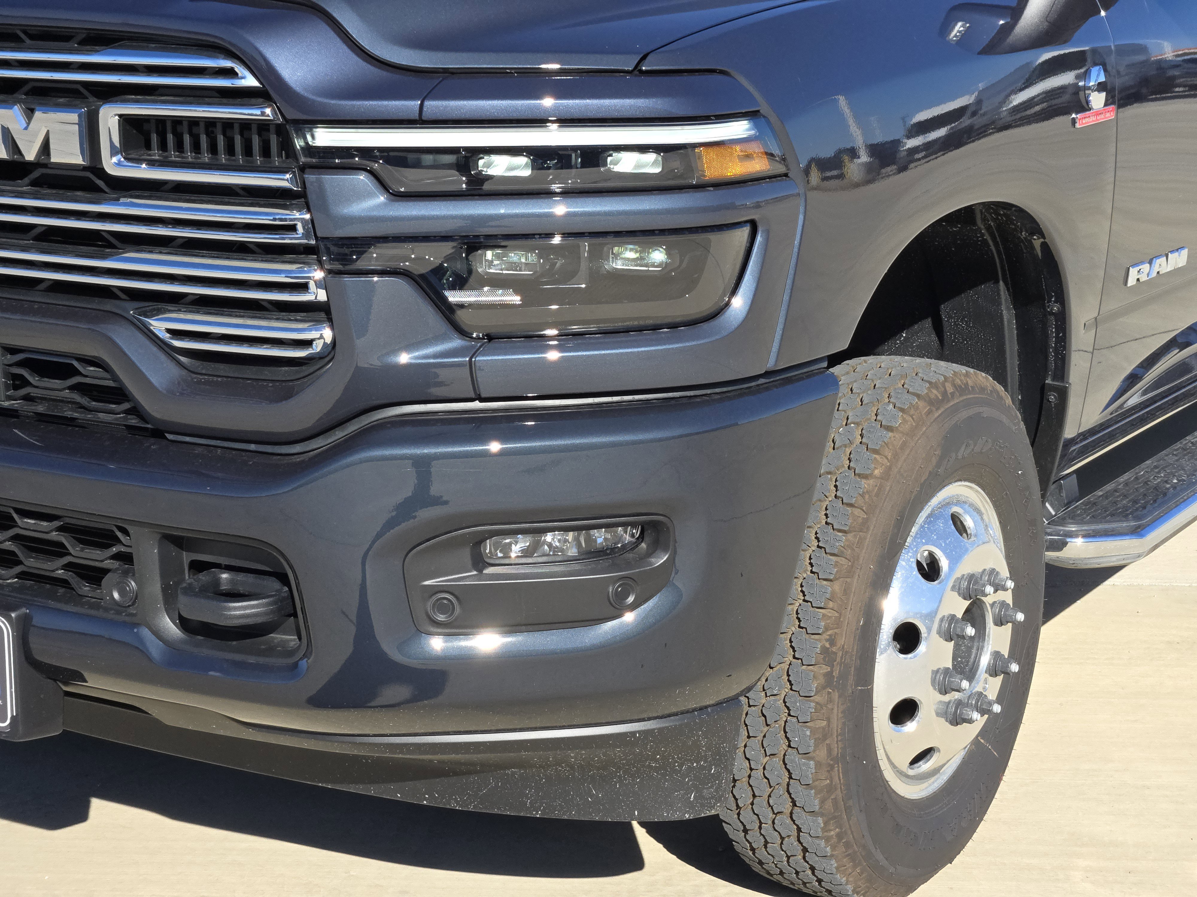 2026 RAM 3500 Laramie - Photo 7