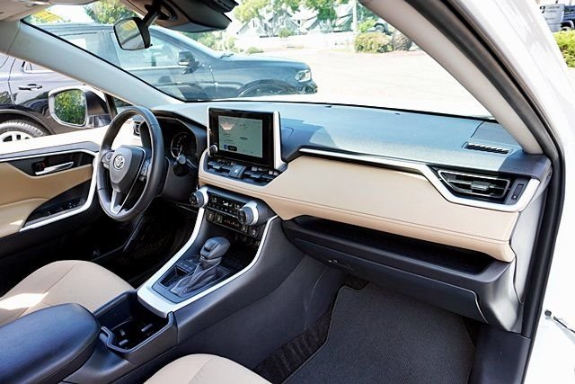 Used 2025 White Toyota XLE image 10