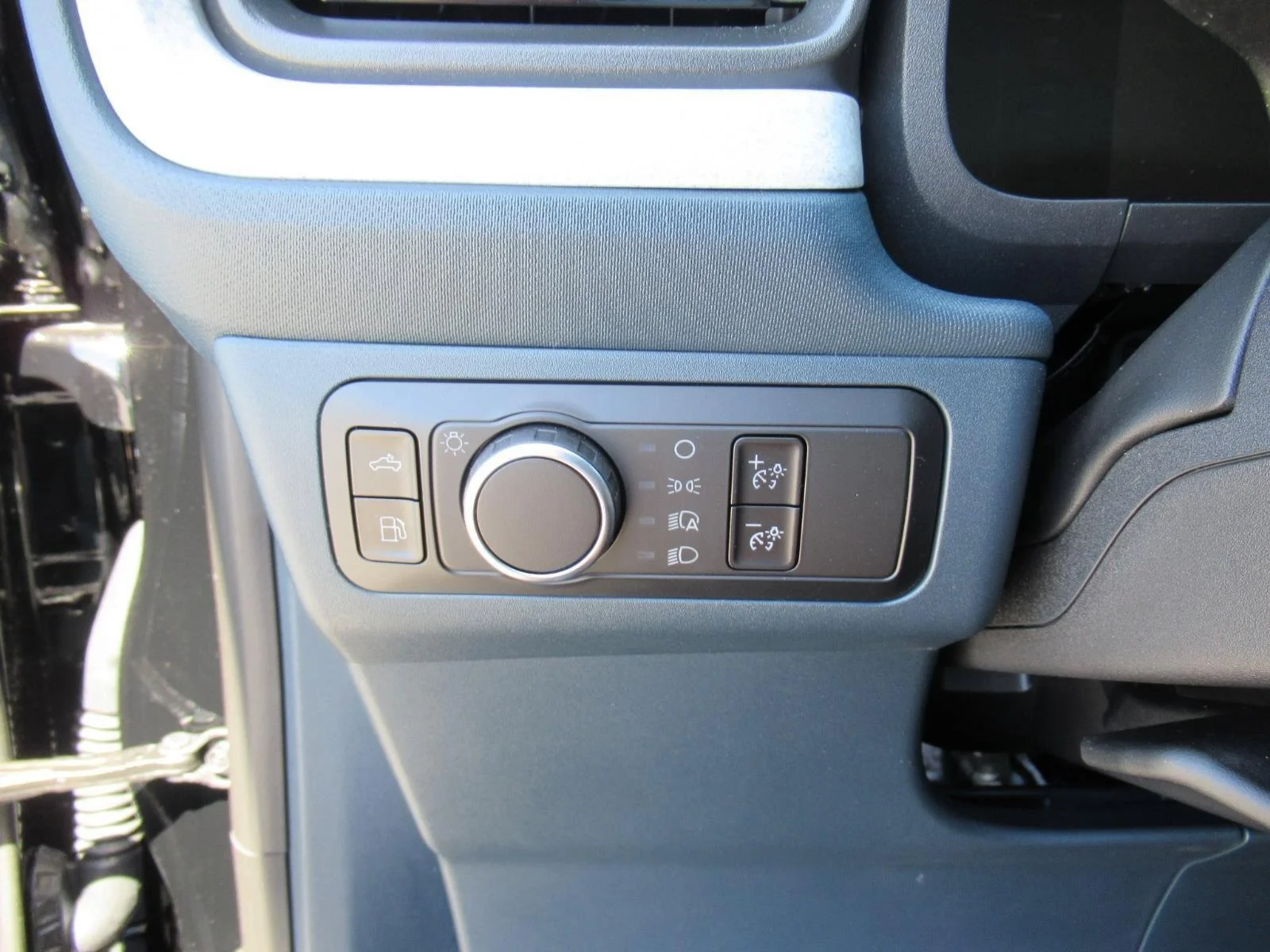 New 2026 Shadow Black Ford XLT image 22