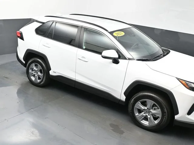 Used 2025 White Toyota XLE image 40