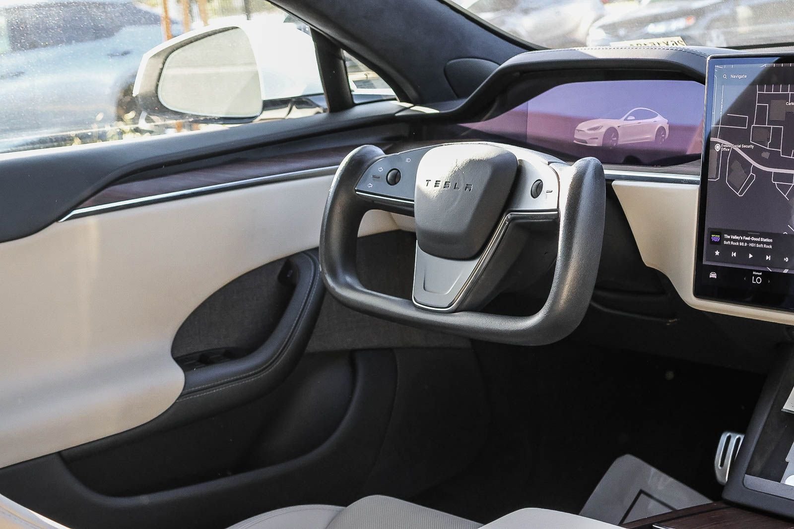 Used 2022 White Tesla Base image 18