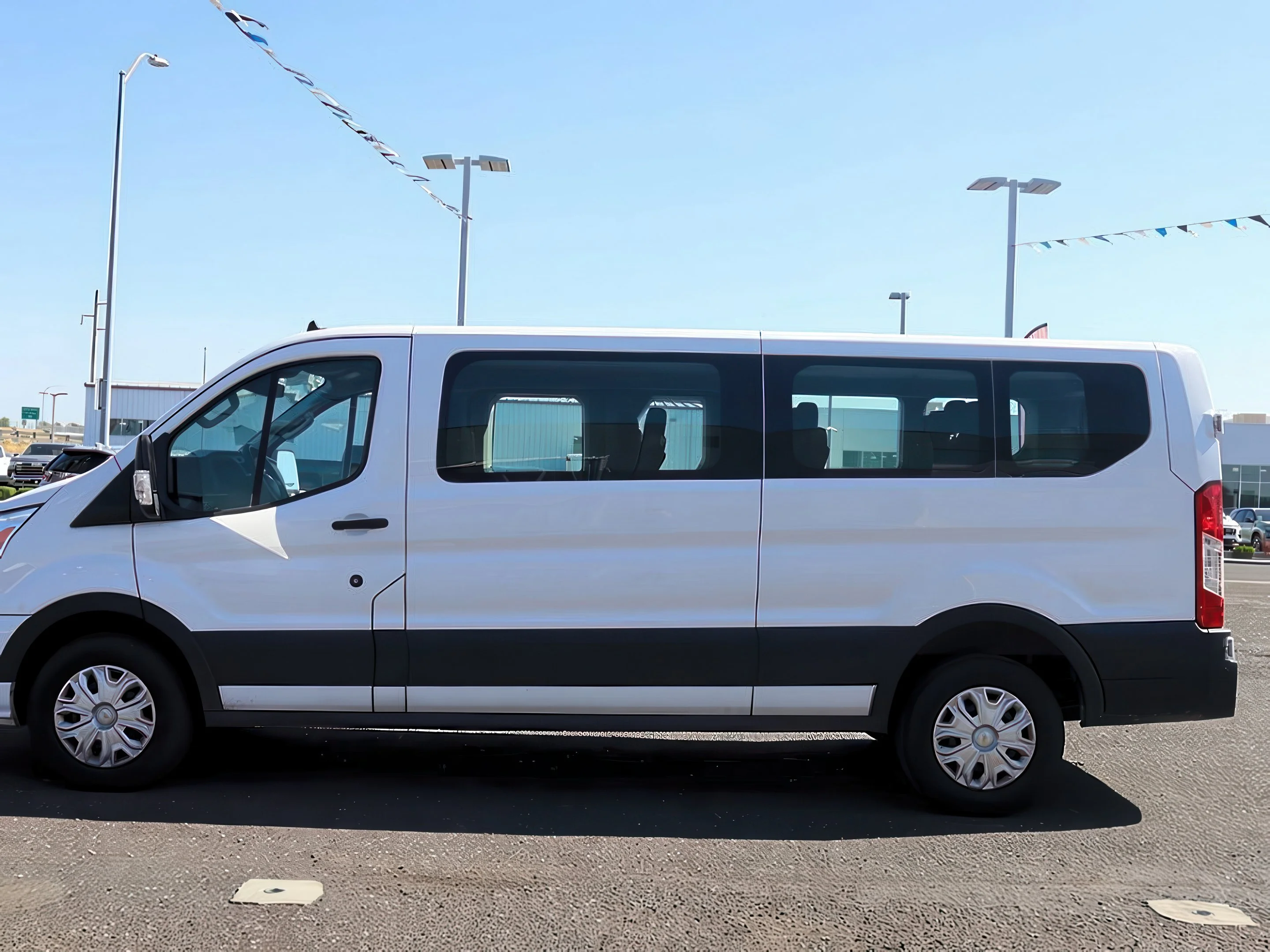 2021 Ford Transit Passenger Van XLT - Photo 31
