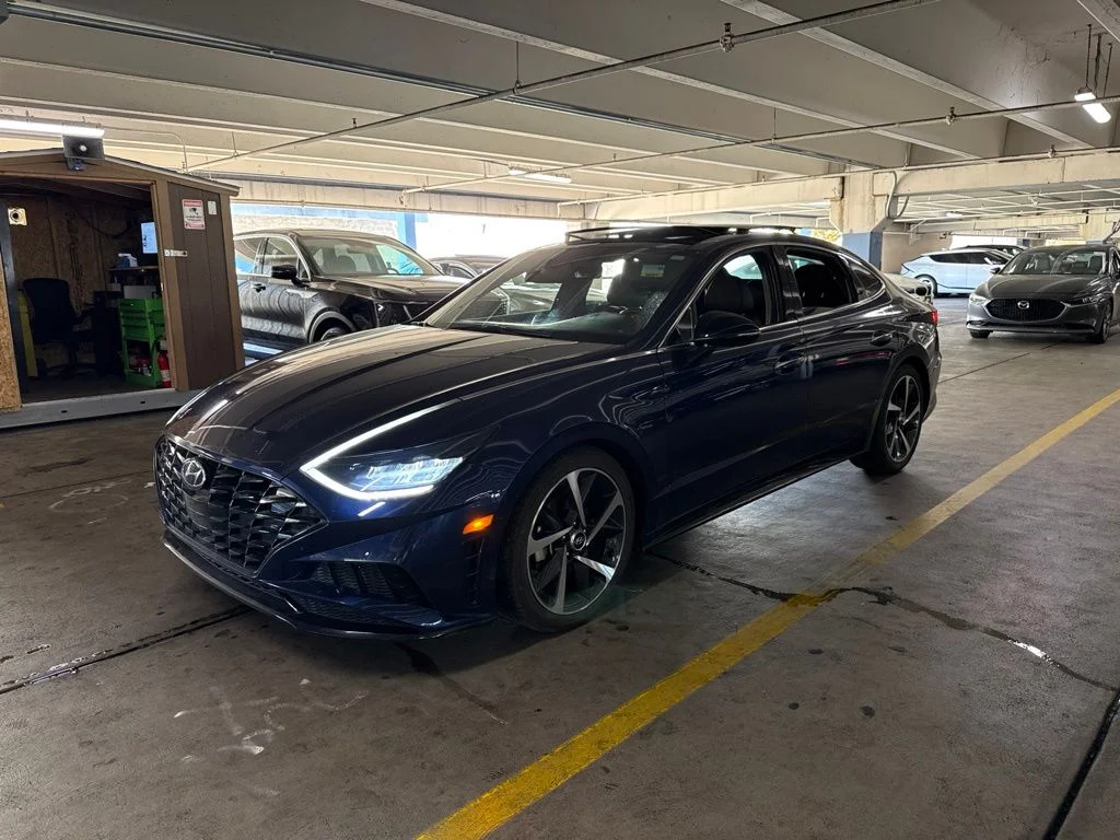 Used 2022 Blue Hyundai SEL Plus image 1