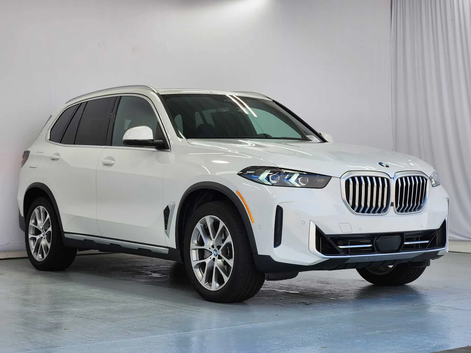Certified Used 2026 Alpine White BMW sDrive40i image 5