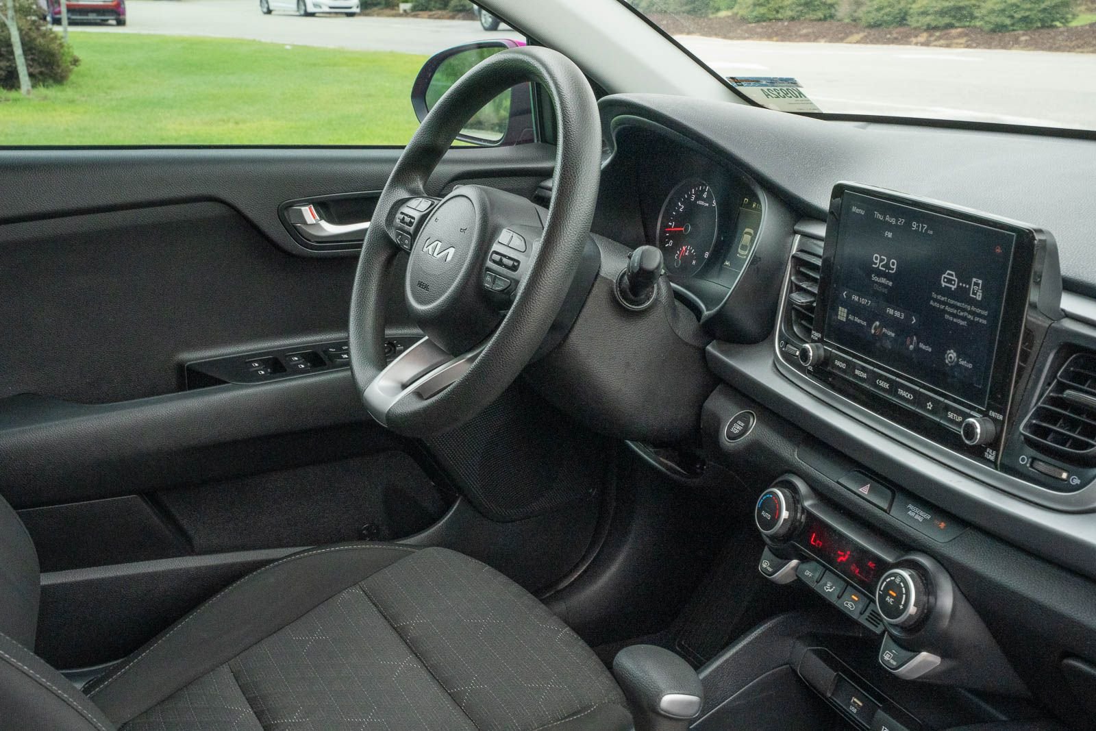 Used 2023 Red Kia S image 12