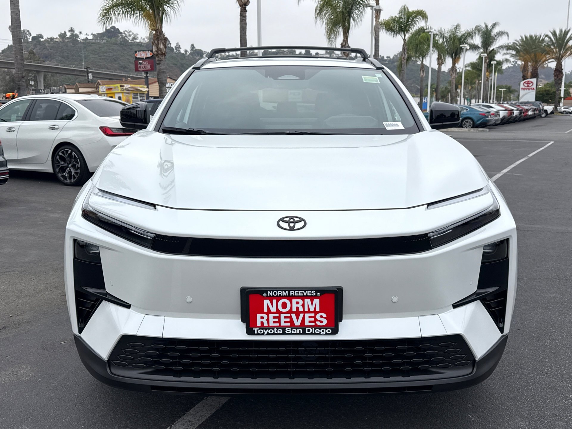 New 2026 Wind Chill Pearl <sup>1</sup> Toyota  SE image 6