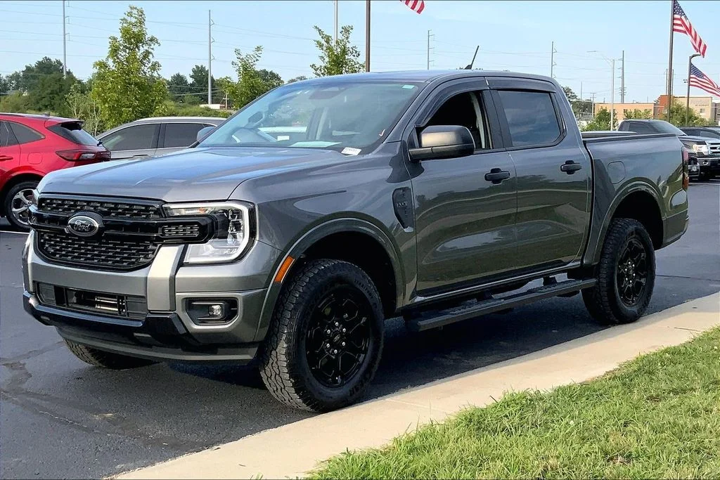 Used 2025 Gray Ford XLT image 5