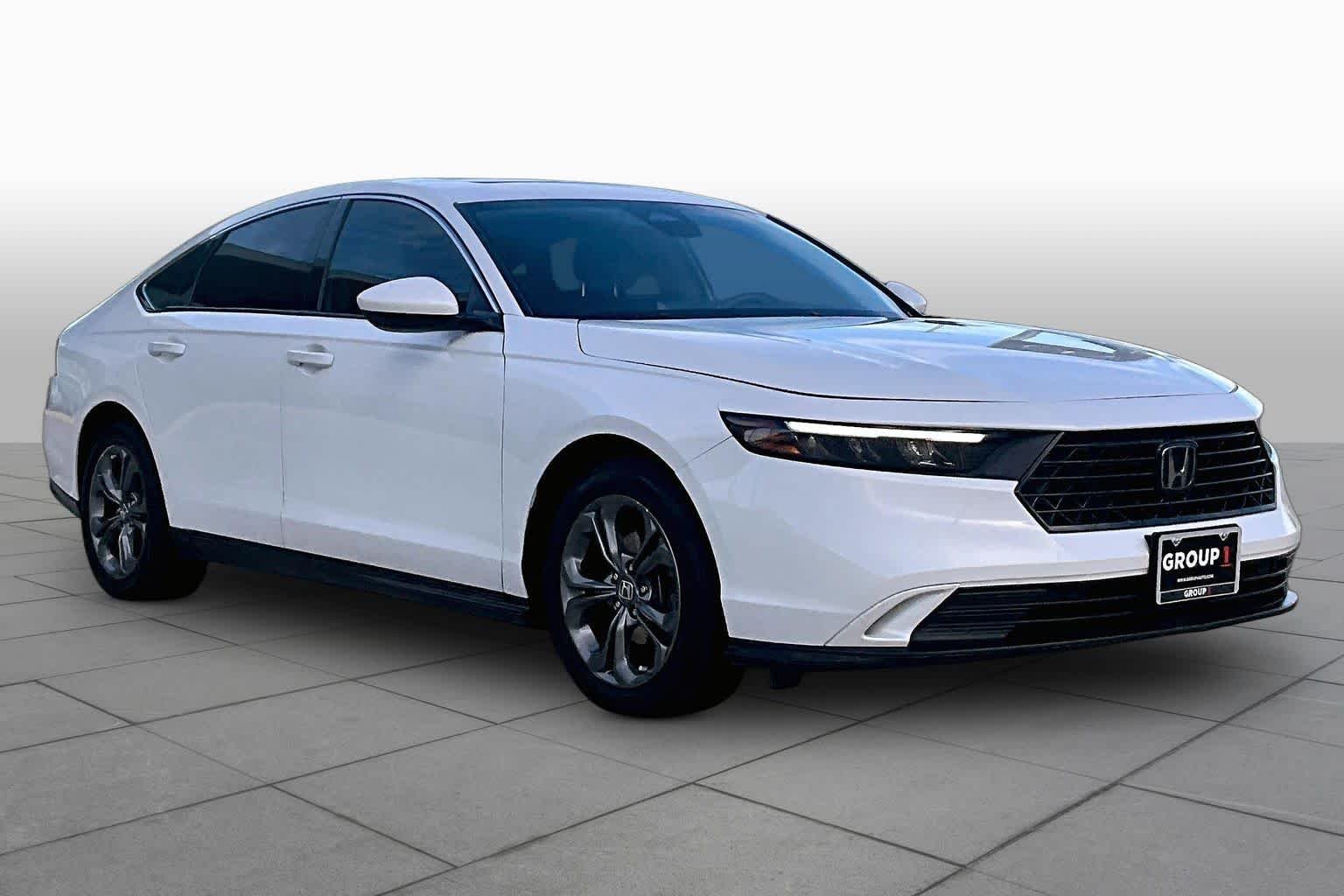 Used 2023 Platinum White Pearl Honda EX image 3