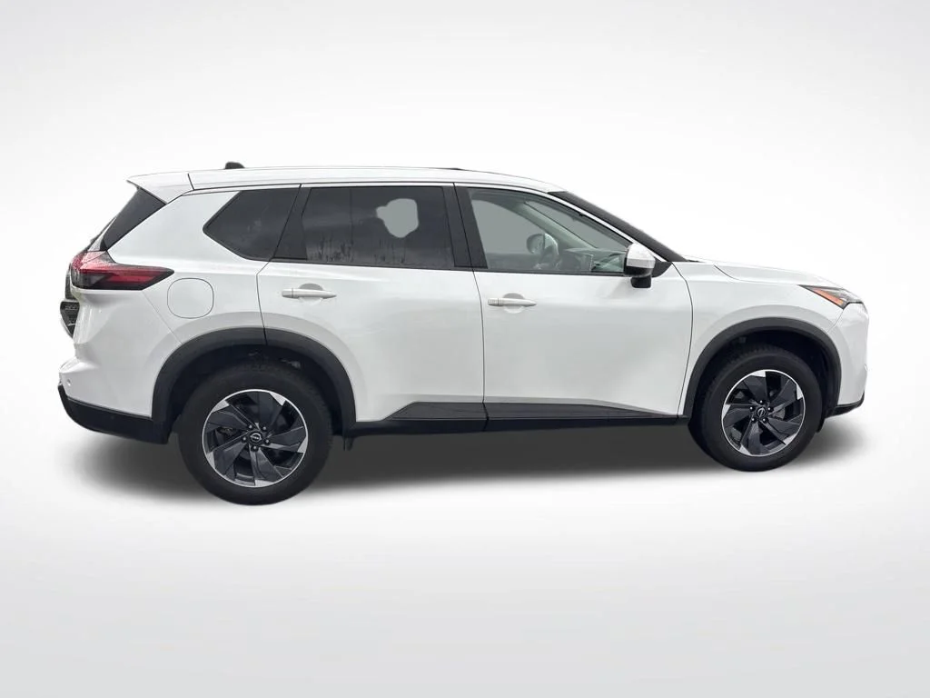 Used 2024 Everest White P Nissan SV image 11