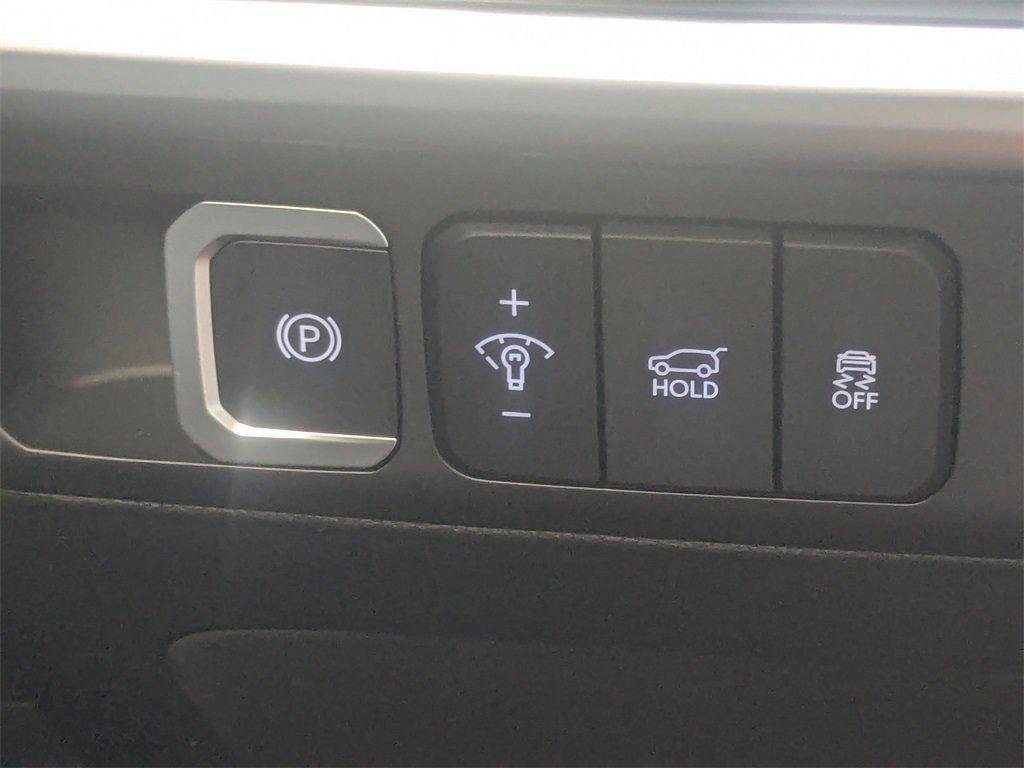 New 2026 Black Hyundai SE FWD image 24