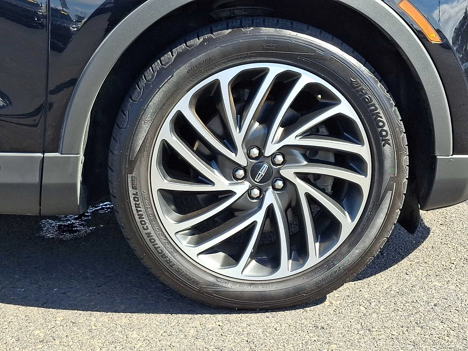 Used 2019 Black Lincoln Reserve image 8