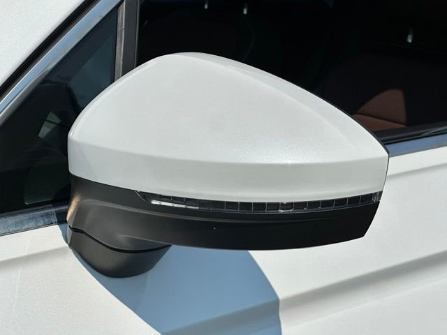 Certified Used 2022 White Volkswagen 2.0T SEL R-Line image 10