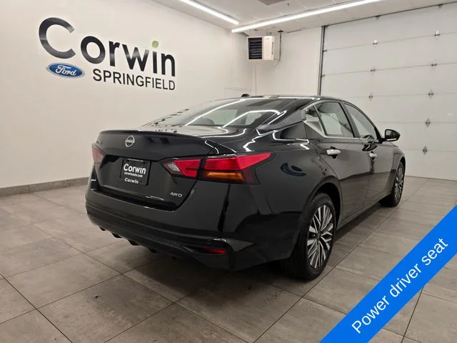 Used 2025 Super Black Clearcoat Nissan 2.5 SV image 5