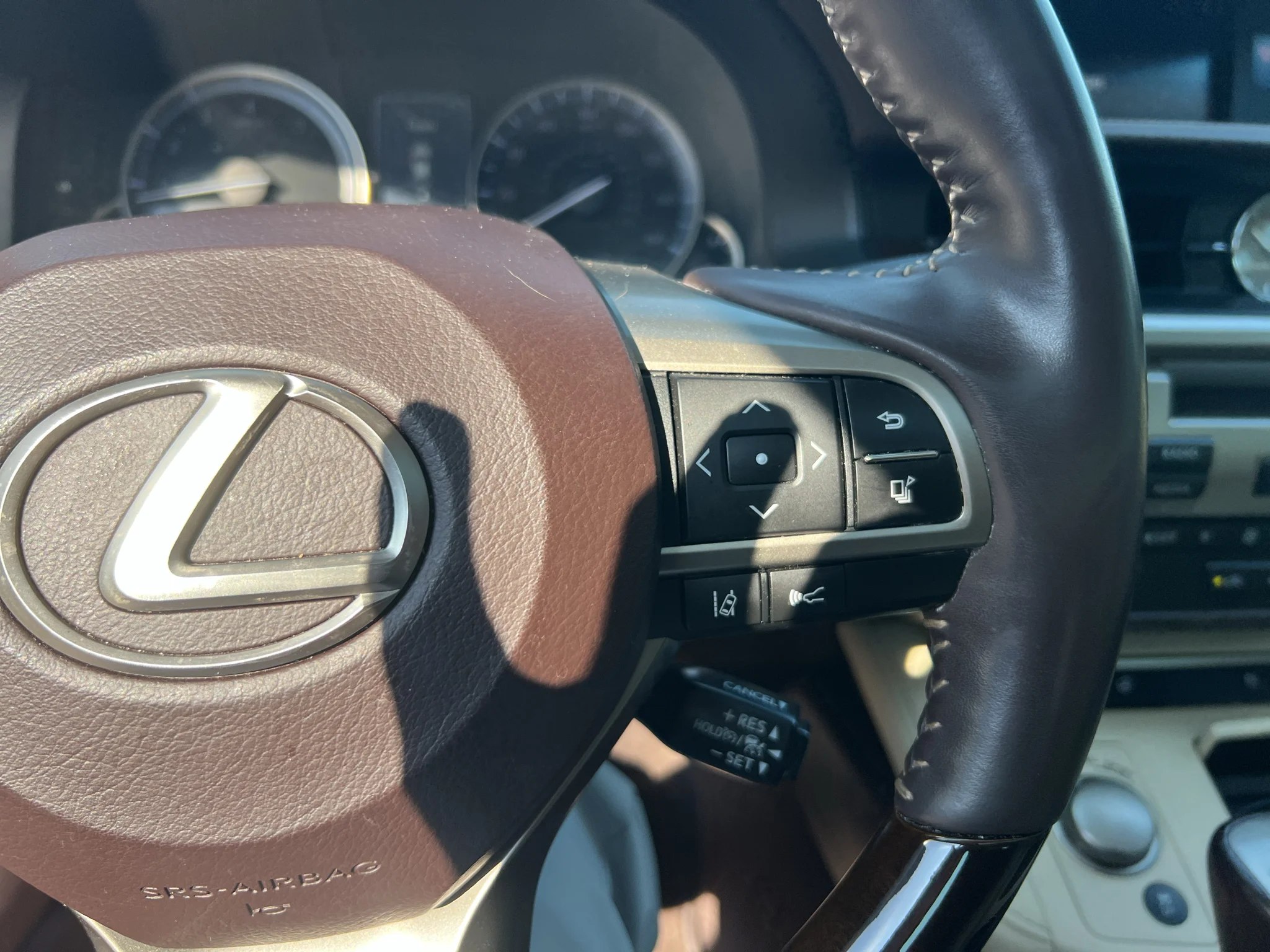 Used 2017 Matador Red Mica Lexus Base image 10