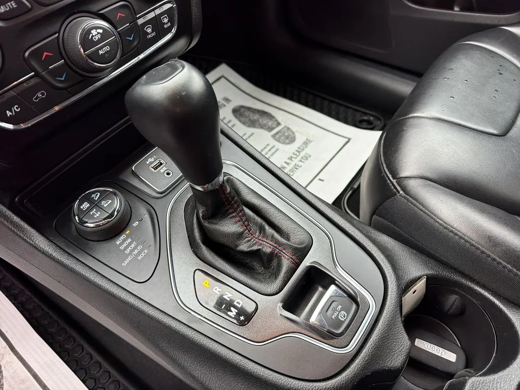Used 2020 Silver Jeep Trailhawk image 22