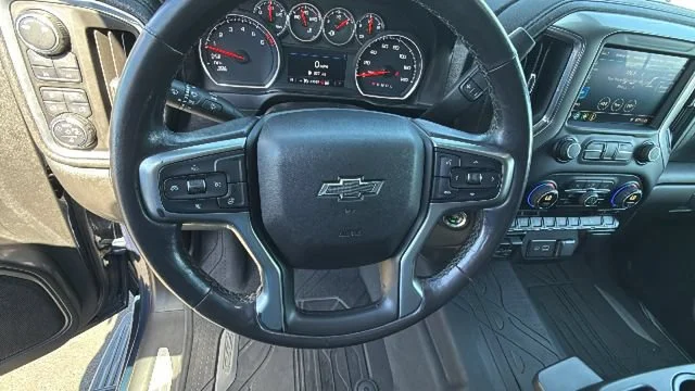 Used 2019 NORTHSKY BLUE METALLIC Chevrolet RST image 18