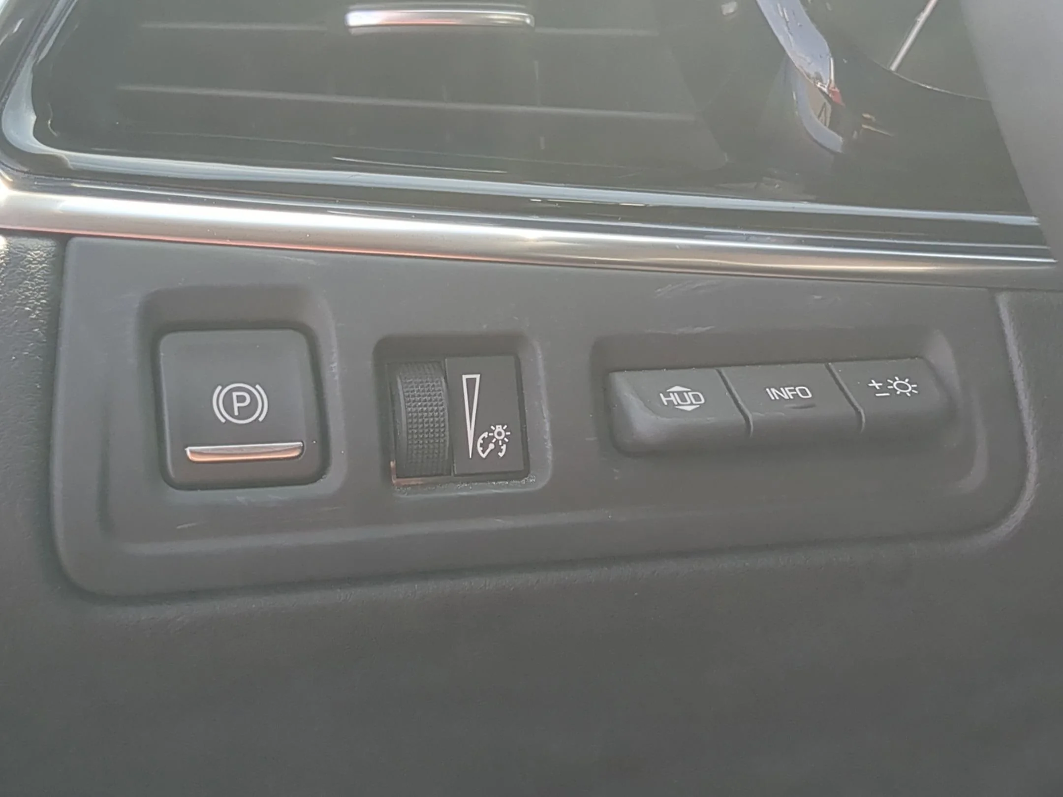 Used 2020 Crystal White Tricoat Cadillac AWD Premium Luxury image 17