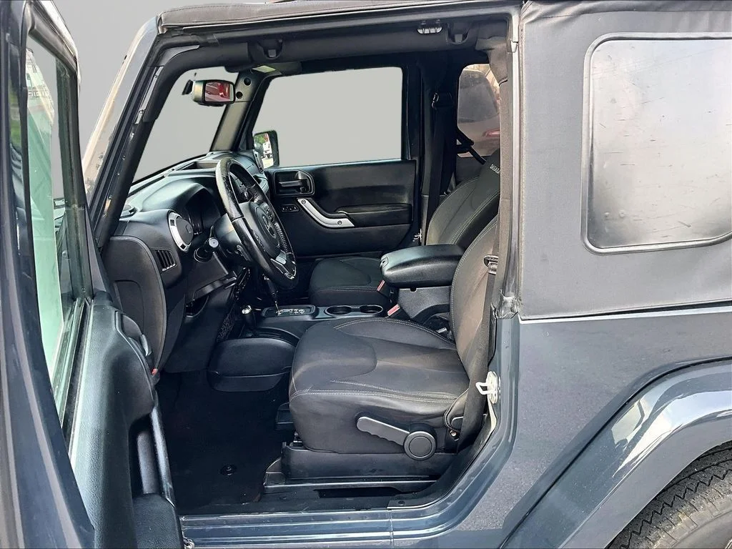 Used 2017 Black Jeep Sahara image 26
