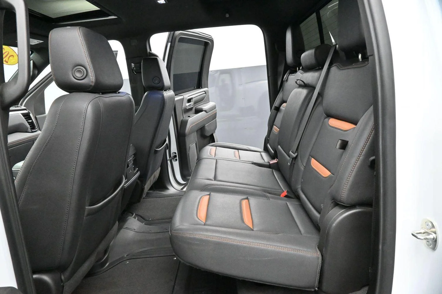 Used 2024 Summit White GMC AT4 image 30