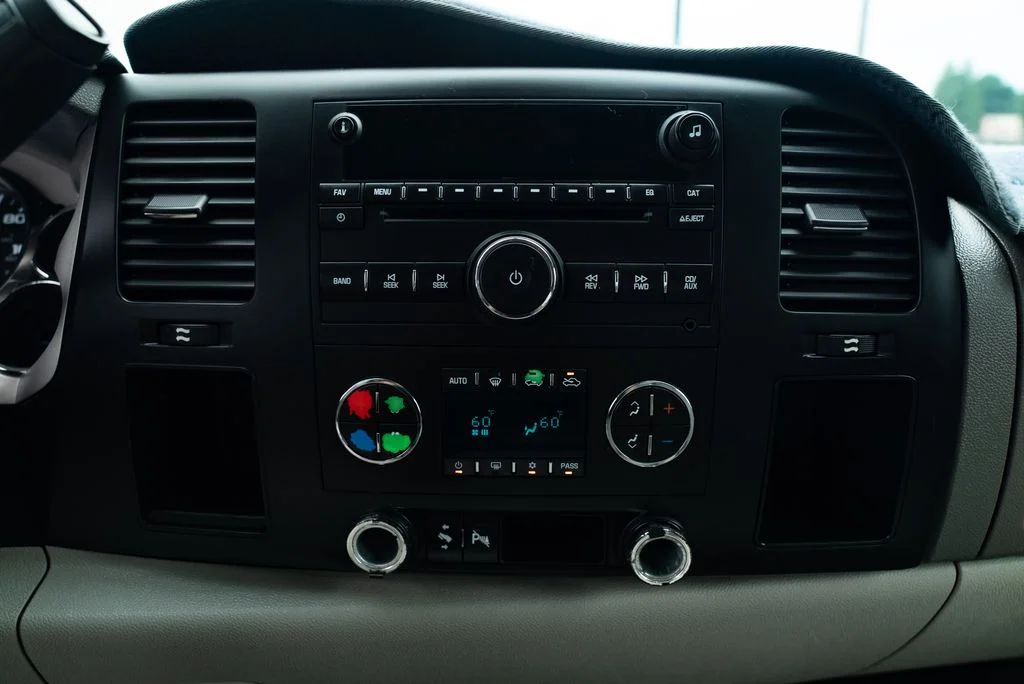 Used 2008 White GMC SLE1 image 14