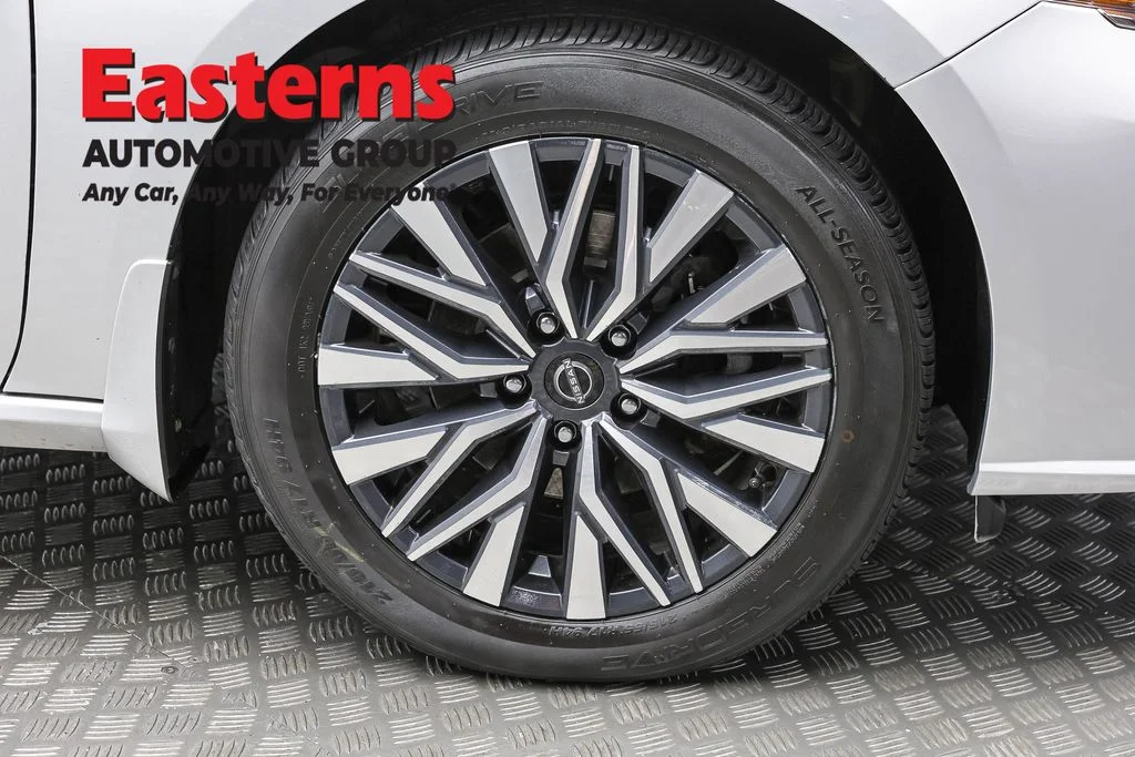 Used 2023 Silver Nissan 2.5 SV image 31