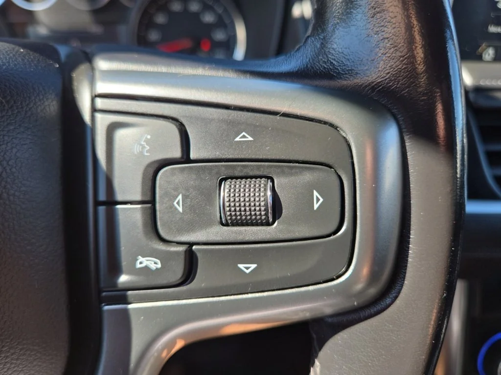 Used 2021 Gray Chevrolet Z71 image 32