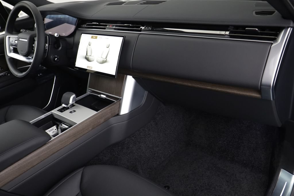 New 2026 Santorini Black LAND ROVER SE 7 Seats image 21