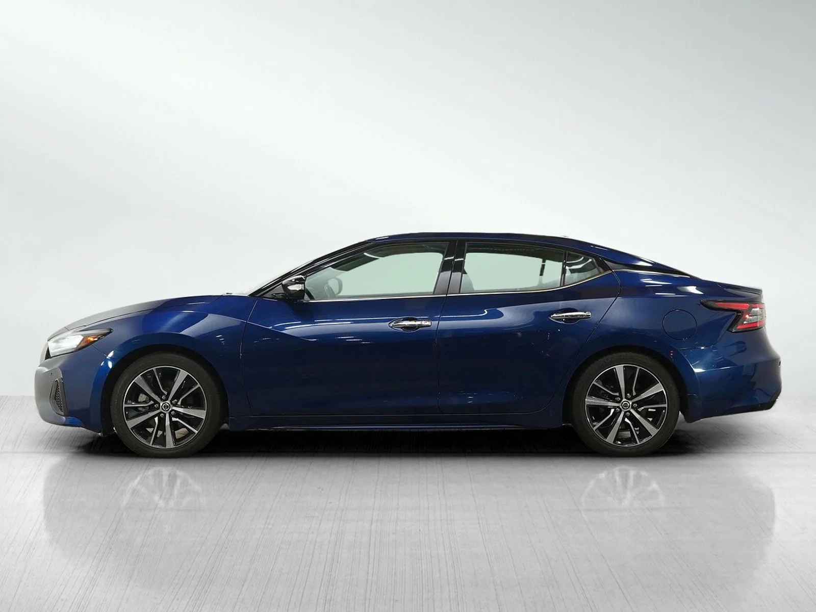 Used 2022 Nissan Maxima SL with VIN 1N4AA6DV0NC506143 for sale in Minneapolis, Minnesota