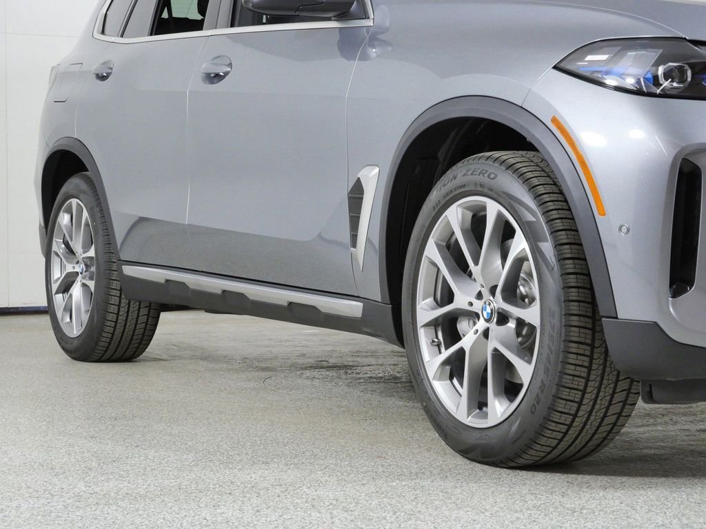 Used 2026 Skyscraper Grey Metallic BMW xDrive40i image 7