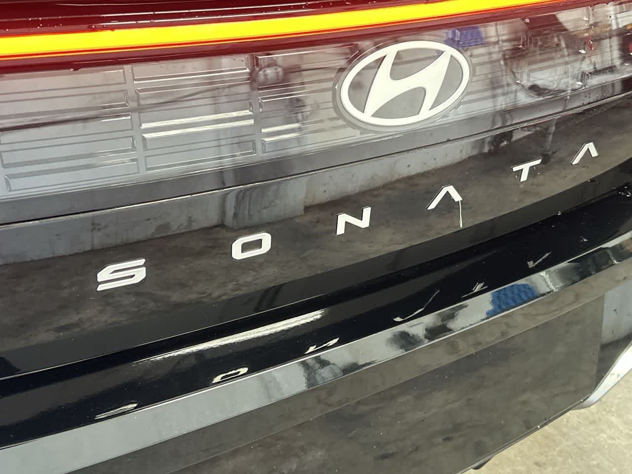 Certified Used 2025 Abyss Black Hyundai SEL image 10